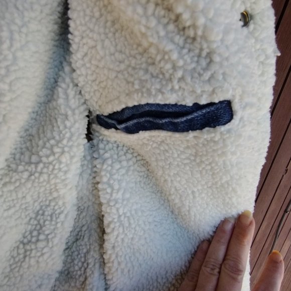 🌎Levi's || Vintage Fit Sherpa Lined Trucker Jacket - Picture 7 of 14